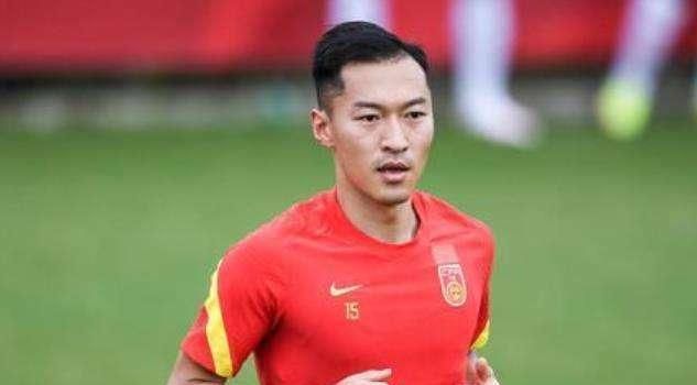 Shams表示：“所有球队都在密切关注着猛龙，因为无论是西亚卡姆还是OG-阿努诺比，他们的合同都即将到期，所以，他们明夏预计都将成为自由球员，本赛季他们的胜率会再次徘徊在50%左右，我认为随着交易截止日期的临近，马萨-乌杰里会评估他的球队，我们会看看这些球员中是否有人最终被交易。